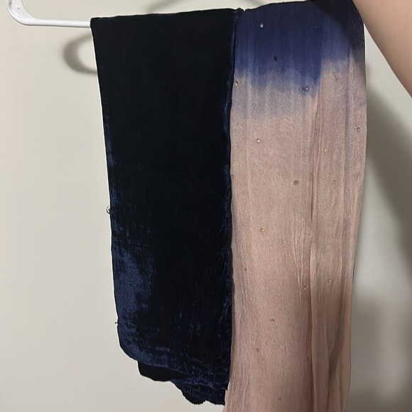 Pakistani 3 peice velvet suit - Picture 9 of 11